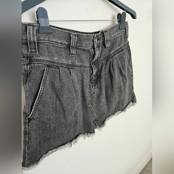 We The Free black pleated distressed denim jean skirt | size 29 - Picture 2 of 5